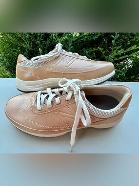 New Balance Men’s Sneakers in Rose Metallic